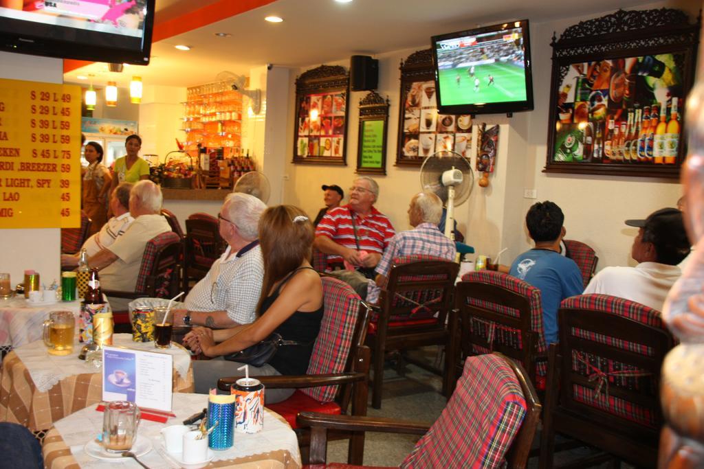 Coffeeandbeer Vandrarhem Pattaya Rum bild